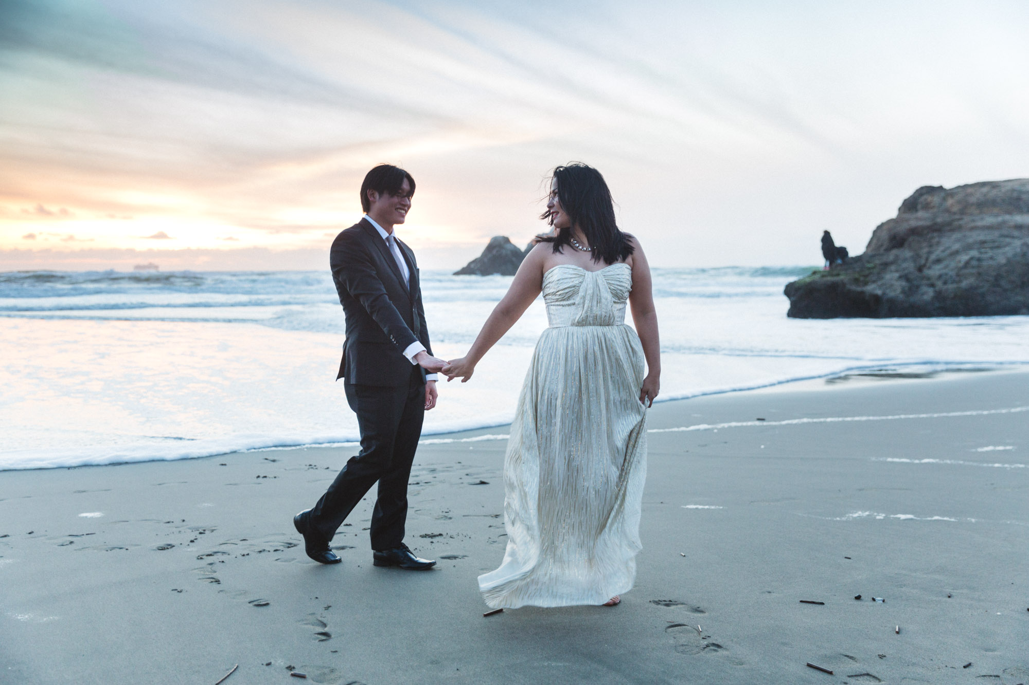 engaged couple photography at sunset on ocean beach san francisco