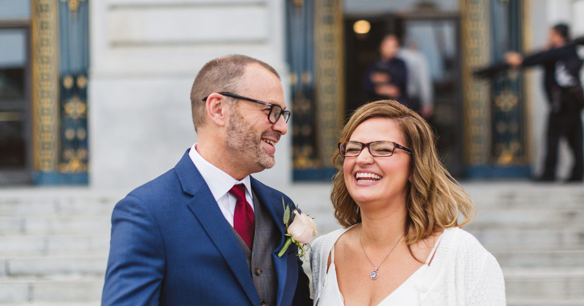 couple leaving san francisco city hall | Zoe Larkin Photography
