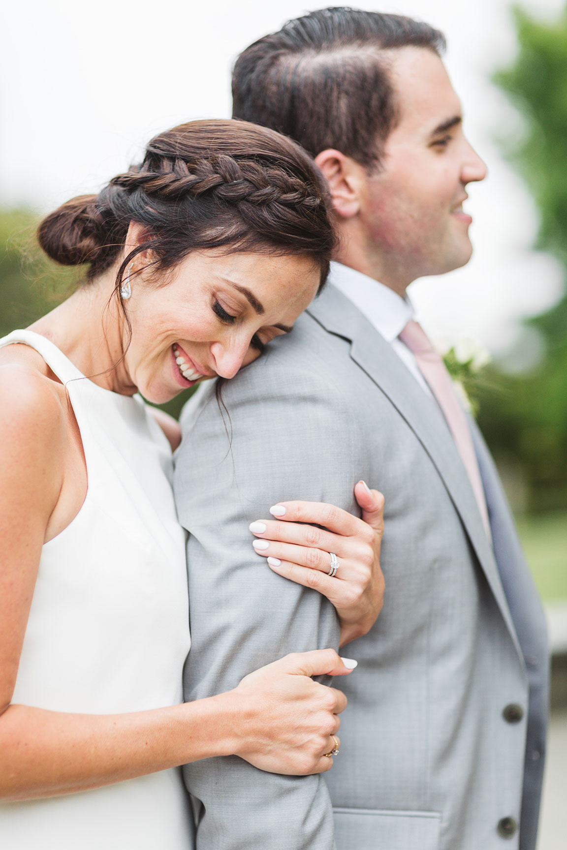 couple embracing at oakland ca wedding