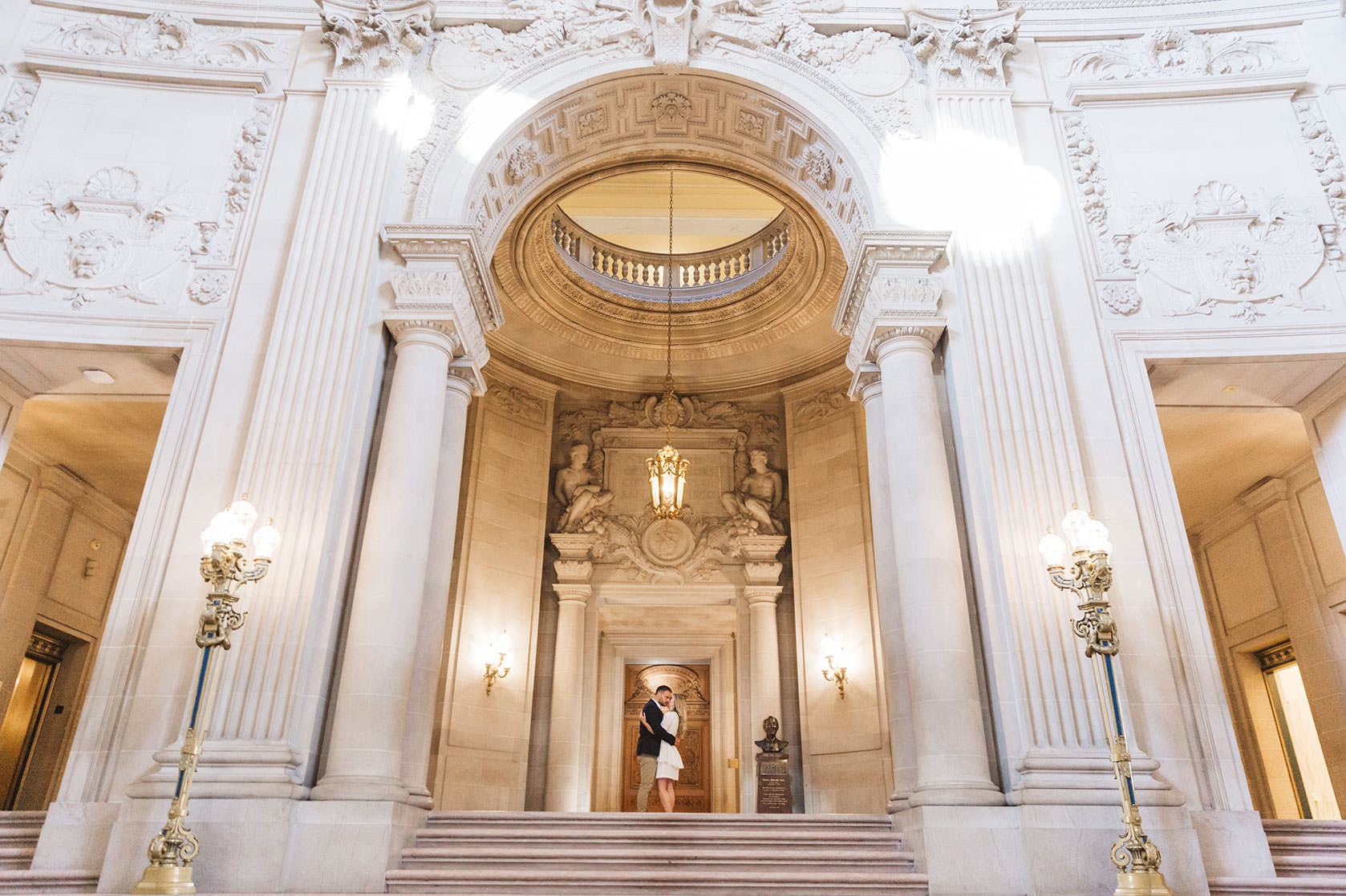 are dogs allowed inside san francisco city hall