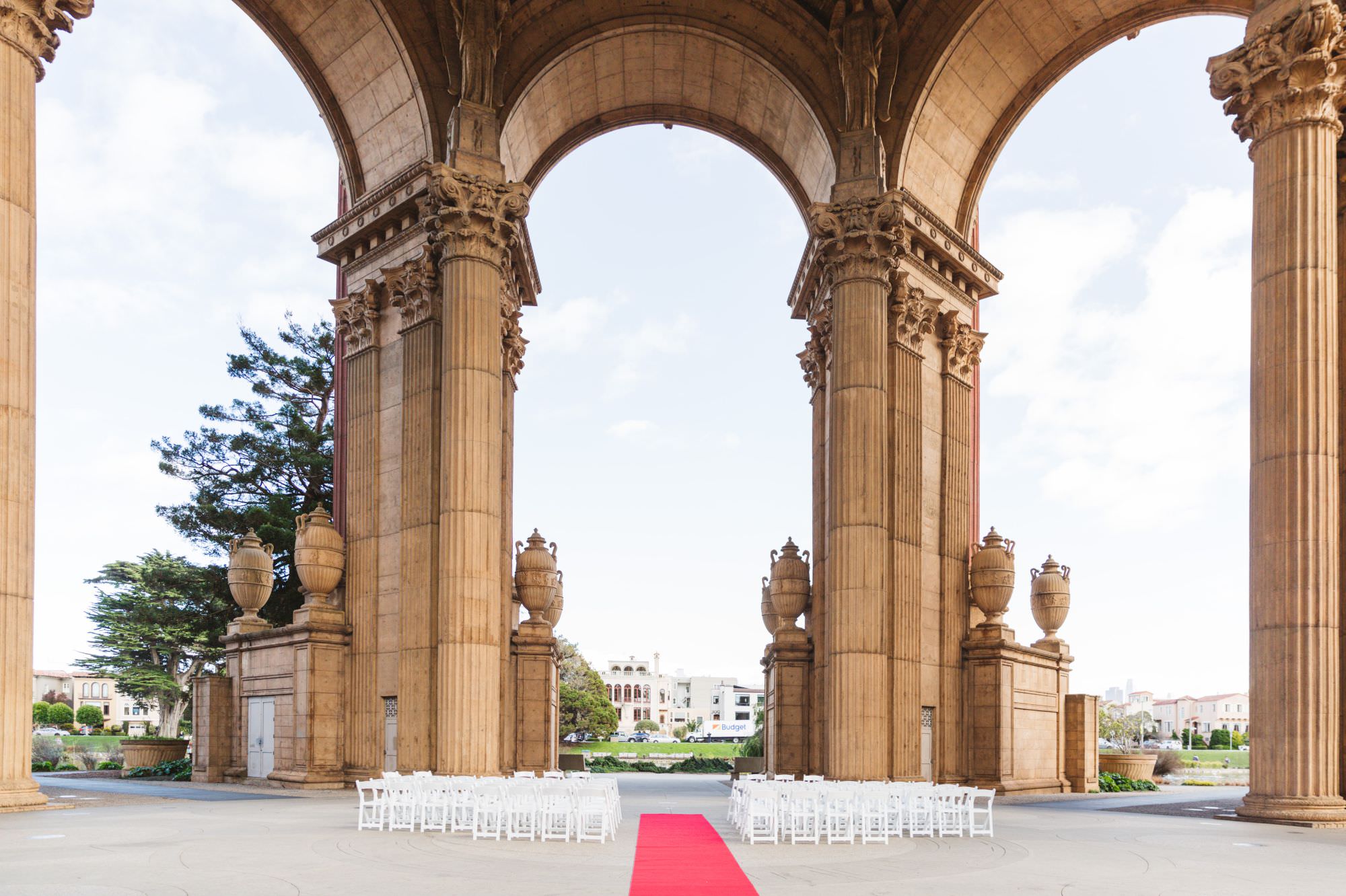Guide to getting married at Palace of Fine Arts San Francisco by Zoe Larkin, wedding photographer